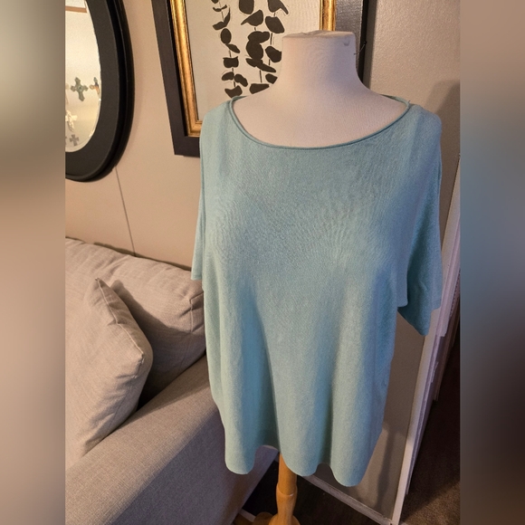 Eileen Fisher. Top. 367 - Picture 3 of 5